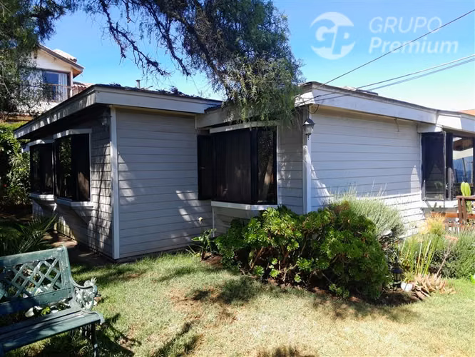 Casa en venta de 4 dorm. 3 baños en playa amarilla, Concón