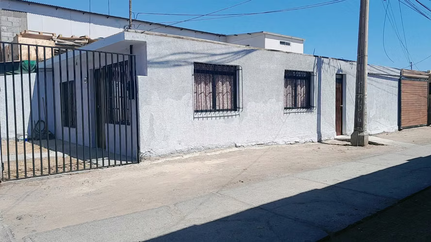 Venta casa 3 Dormitorios, 1 B cercana Terminal buses, Mall plaza de Arica