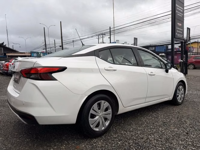 NISSAN VERSA 2023