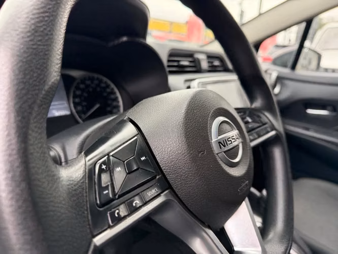 NISSAN VERSA 2023