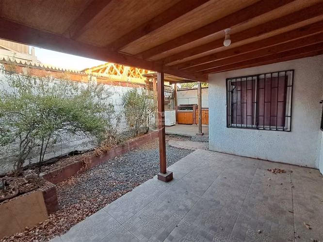 4 dorm. 2 baños. Patio. Quincho. en La Florida