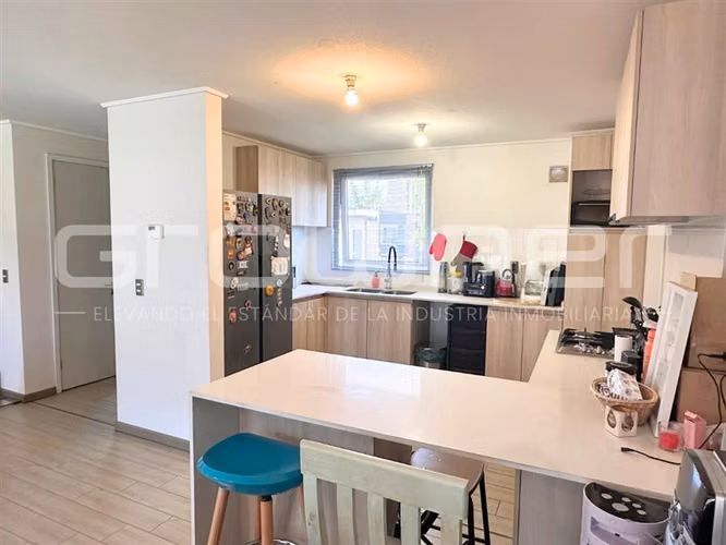 Venta casa de 2 Pisos, Norte, 3B - 2D jardín, 204m2