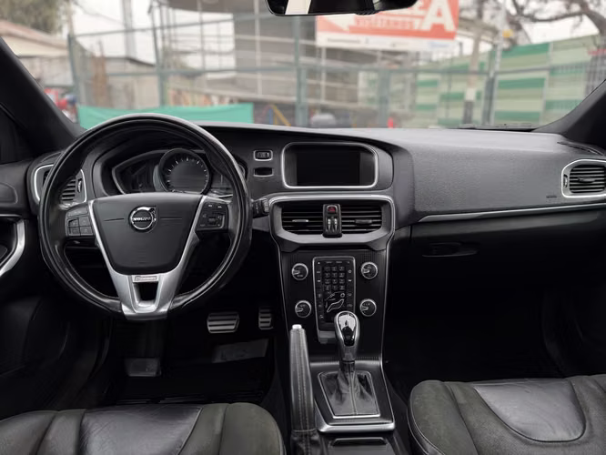 VOLVO V40 T4 2017