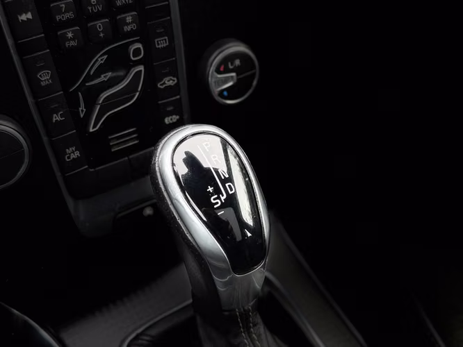 VOLVO V40 T4 2017