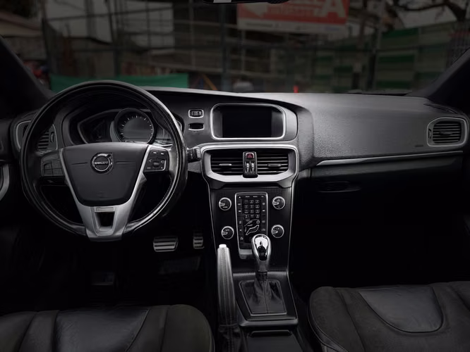VOLVO V40 T4 2017