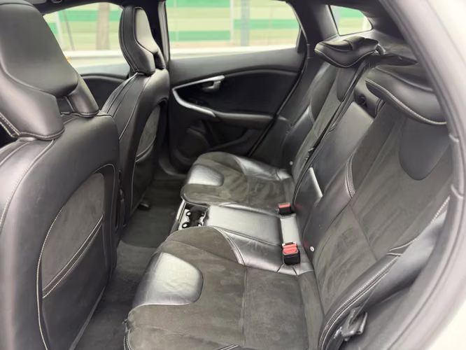 VOLVO V40 T4 2017