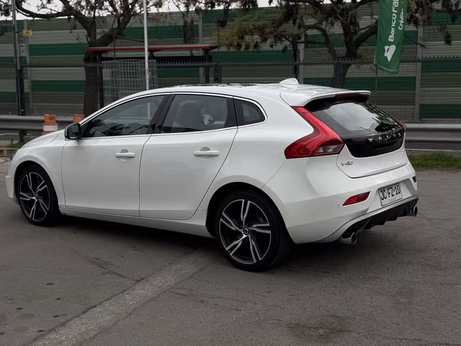 VOLVO V40 T4 2017
