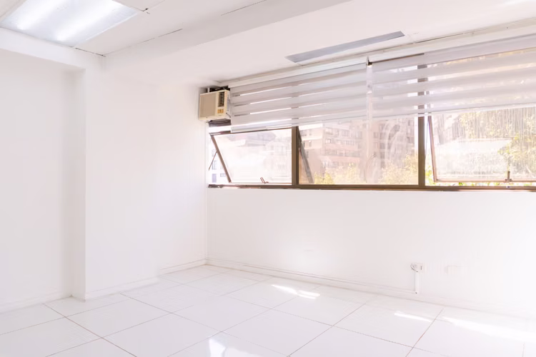 Oficinada remodelada frente a Metro Los Leones, 30 m2