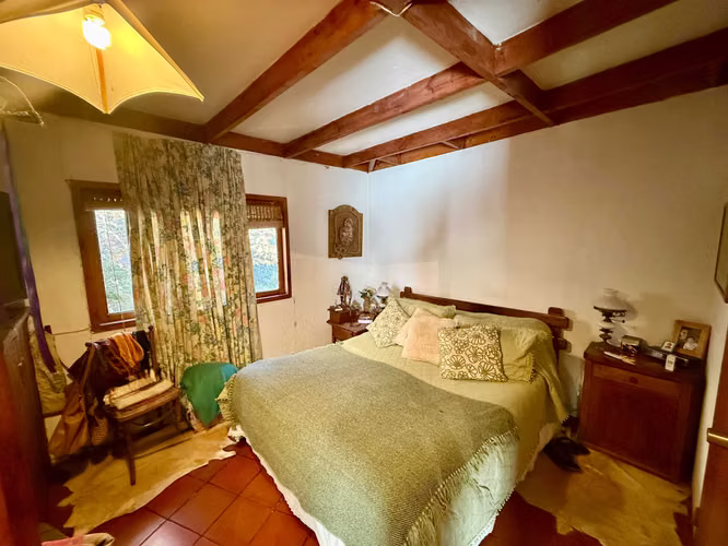 CASA AMPLIA EN PARCELA CON JARDINES  (169892)