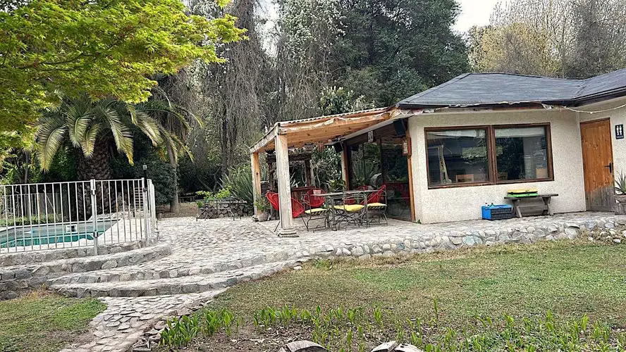 CASA AMPLIA EN PARCELA CON JARDINES  (169892)
