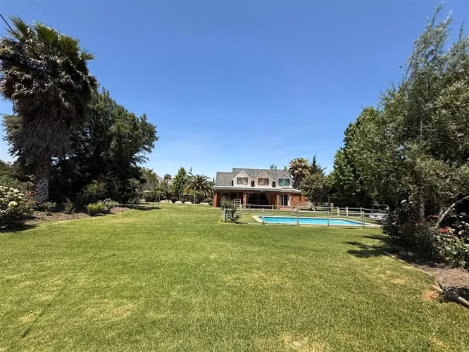 Arriendo Parcela con 5000 m2 cercano a Av. Chicureo