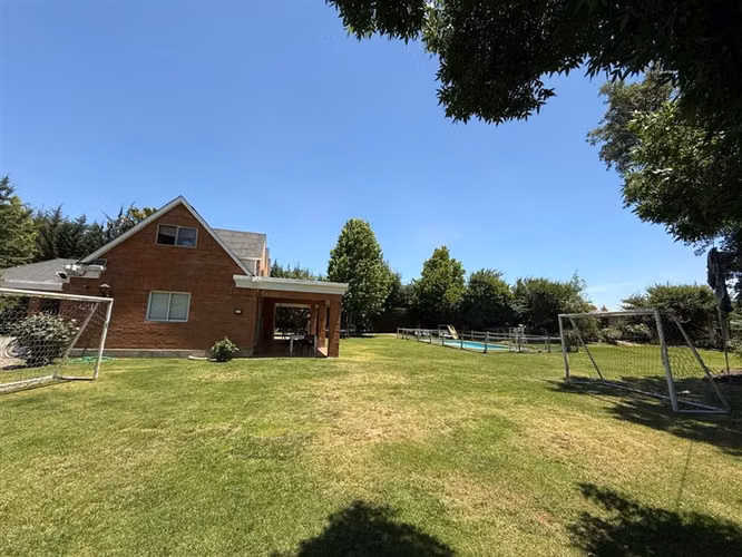 Arriendo Parcela con 5000 m2 cercano a Av. Chicureo