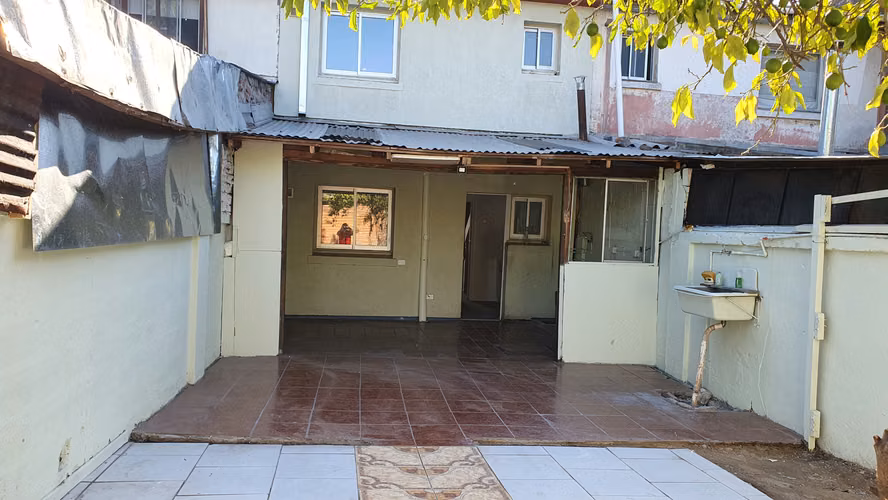Venta de Casa en Isabel Riquelme, 2 pisos, 150m2 de terreno, 70m2 construidos.