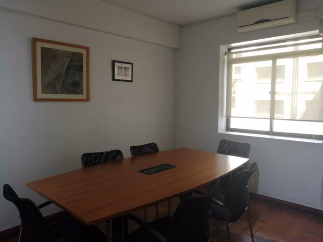 Venta Oficina/ Metro Moneda/ Santiago (169952)