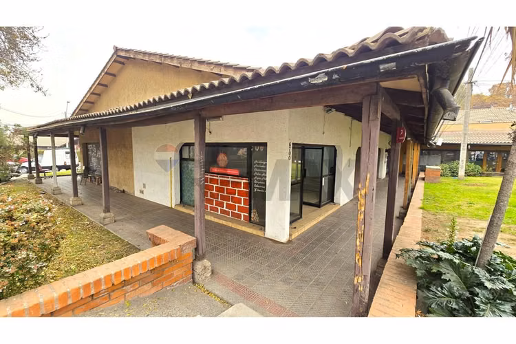 Local inserto en barrio residencial