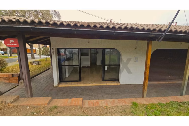 Local inserto en barrio residencial