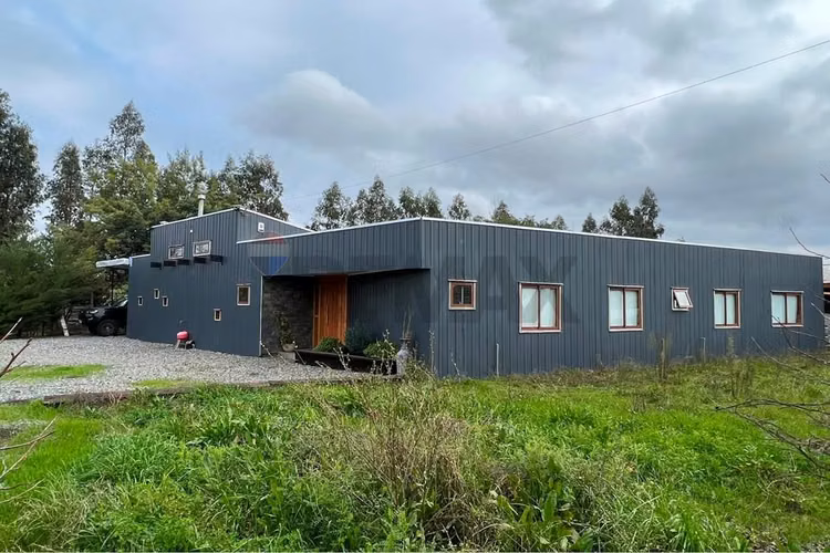 "hogar perfecto en colbún: modernidad y confort"
