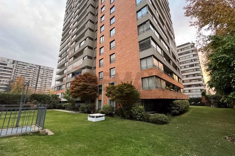 4d+3b+ 2est. + bod, vista despejada. las condes.