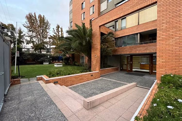 4d+3b+ 2est. + bod, vista despejada. las condes.