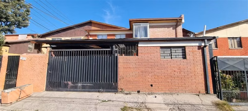 Casa en venta de 3 dorm. en Puente Alto - Metro Elisa Correa