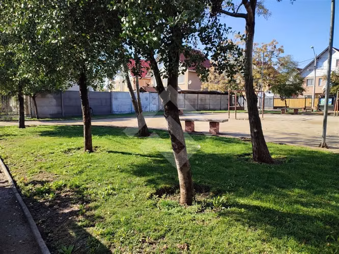 OPORTUNIDAD Casa vendo 3D 1B patio estacionamiento Talagante