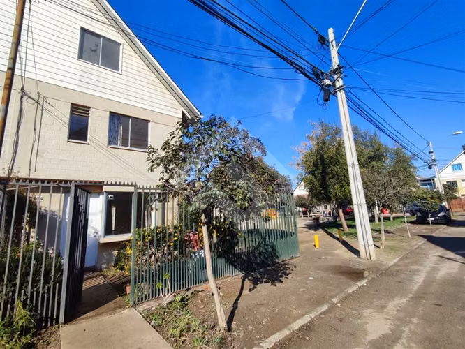 OPORTUNIDAD Casa vendo 3D 1B patio estacionamiento Talagante