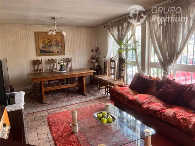 Casa en venta en La Reina de 5D, 2B, 3E, pasaje cerrado