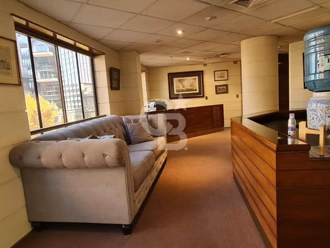 Arriendo Privado Exclusivo en El Golf – Profesionales.CBG