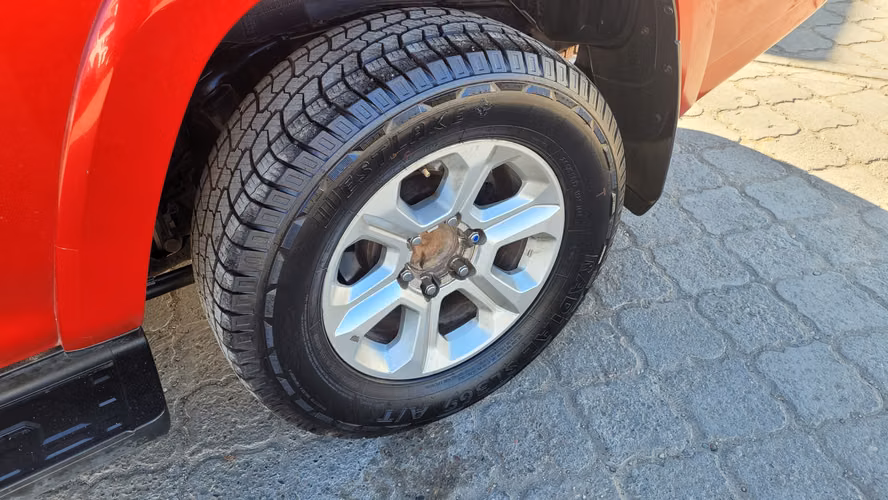 Toyota 4RUNNER 4X4 4.0 FULL AUT. 4.0 • 4WD • Automática • 2018 - Imagen 9