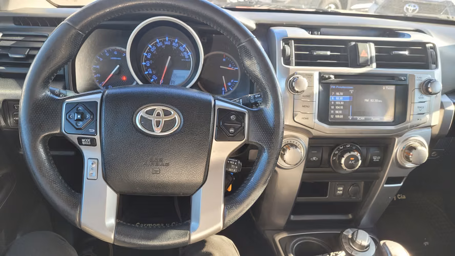 Toyota 4RUNNER 4X4 4.0 FULL AUT. 4.0 • 4WD • Automática • 2018 - Imagen 5