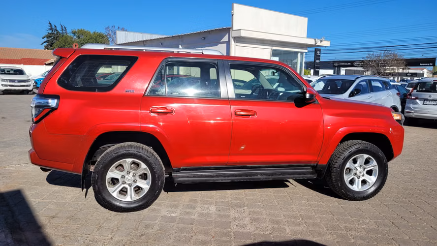 Toyota 4RUNNER 4X4 4.0 FULL AUT. 4.0 • 4WD • Automática • 2018 - Imagen 4
