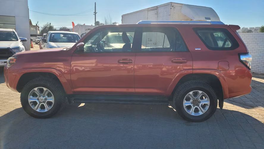 Toyota 4RUNNER 4X4 4.0 FULL AUT. 4.0 • 4WD • Automática • 2018 - Imagen 7