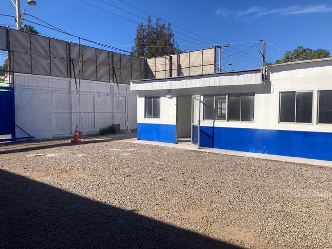 SE ARRIENDA :  local comercial