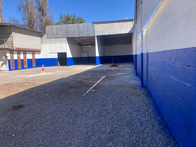 SE ARRIENDA :  local comercial
