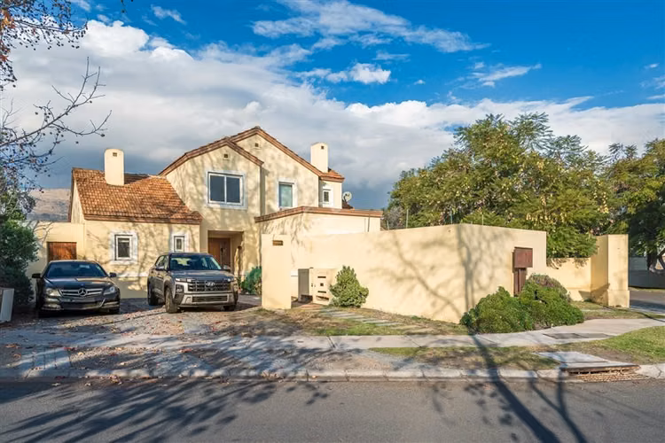 Casa en venta de 5 dorm. en Colina