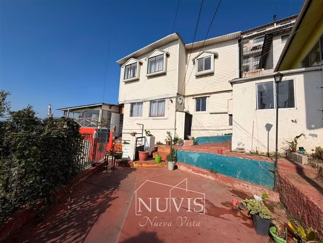 Casa en venta de 9 dorm. en Valparaíso