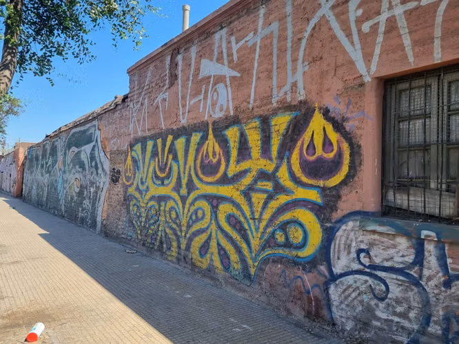 Sitio Esquina con Alto Flujo y Potencial Comercial