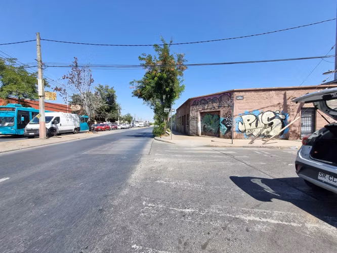Sitio Esquina con Alto Flujo y Potencial Comercial