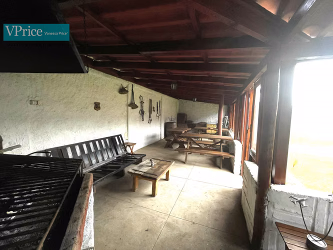 Vende Gran Parcela Con Estupenda Casa Sólida