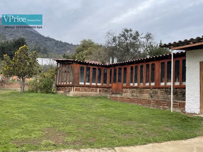 Vende Gran Parcela Con Estupenda Casa Sólida