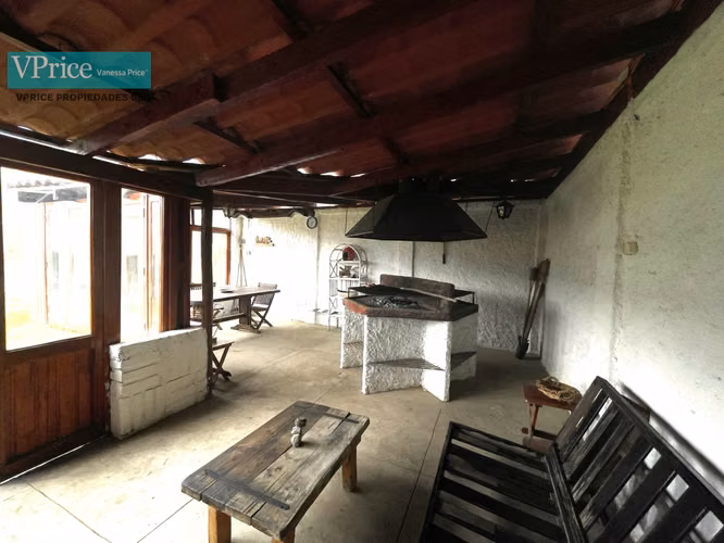 Vende Gran Parcela Con Estupenda Casa Sólida