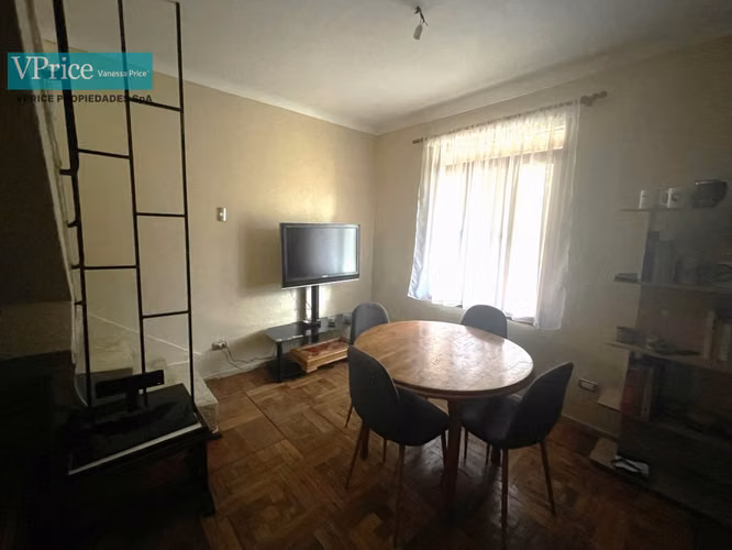 Vende Gran Parcela Con Estupenda Casa Sólida