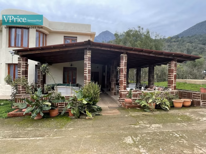 Vende Gran Parcela Con Estupenda Casa Sólida