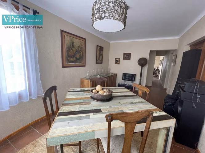 Vende Gran Parcela Con Estupenda Casa Sólida