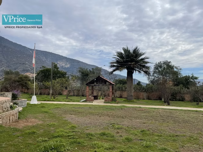 Vende Gran Parcela Con Estupenda Casa Sólida