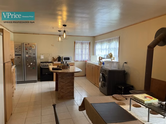 Vende Gran Parcela Con Estupenda Casa Sólida