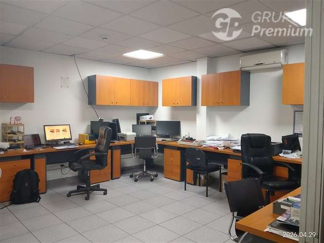 Se arriendan Oficina en Edificio comercial - Santiago