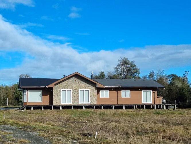 PUERTO MONTT CASA 160 M2  PARCELA  5000 M2 AVELLANOS DE TRAPEN