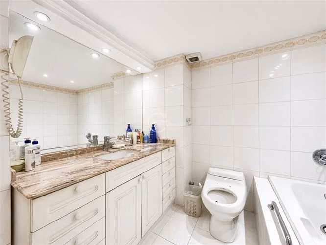 Departamento en venta de 3 dorm. en Las Condes