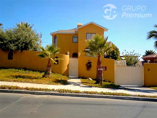 Arriendo Única Casa Herradura Oriente Vista al Mar. Dueña